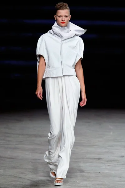 Look 13